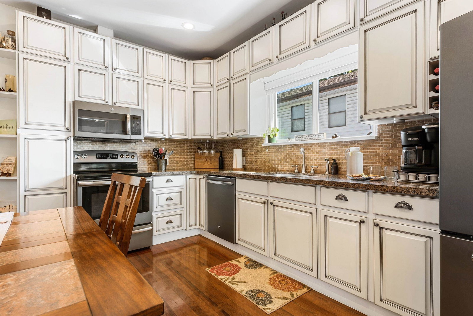 Listing Image 10