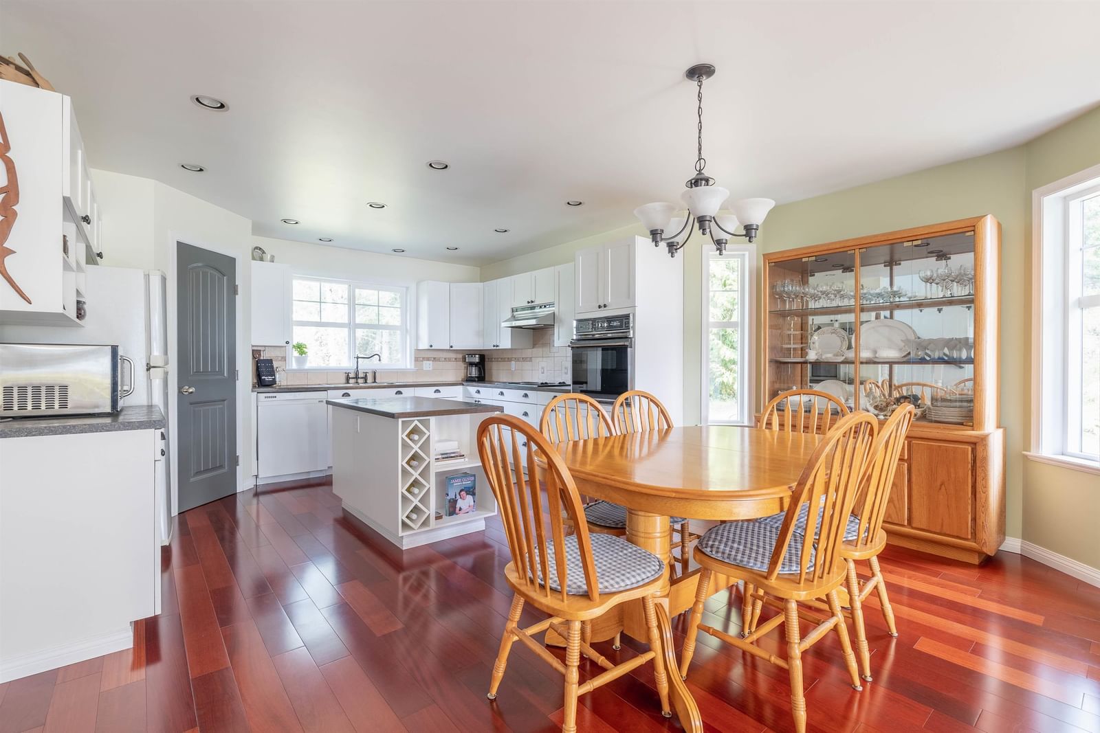 Listing Image 10