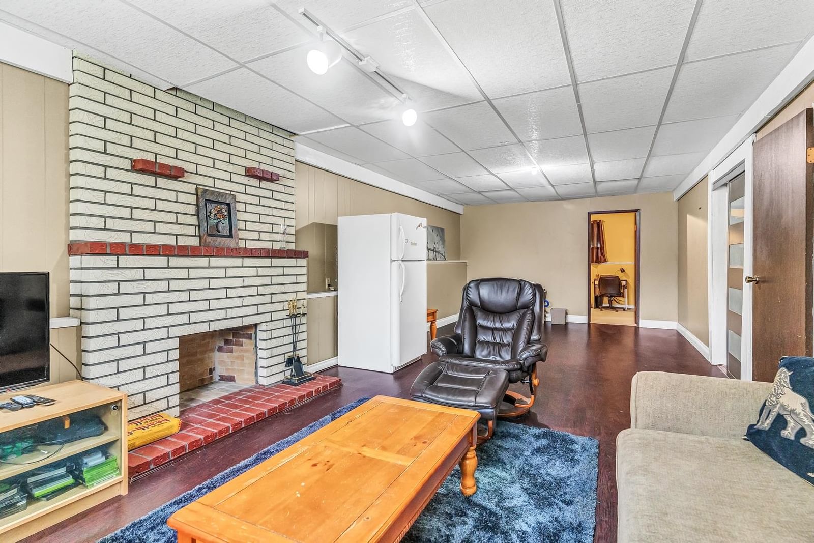 Listing Image 5