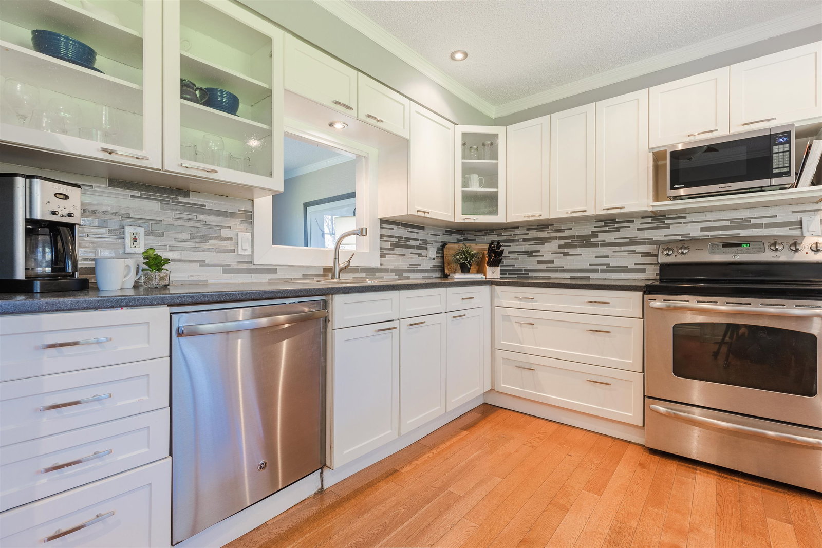 Listing Image 9