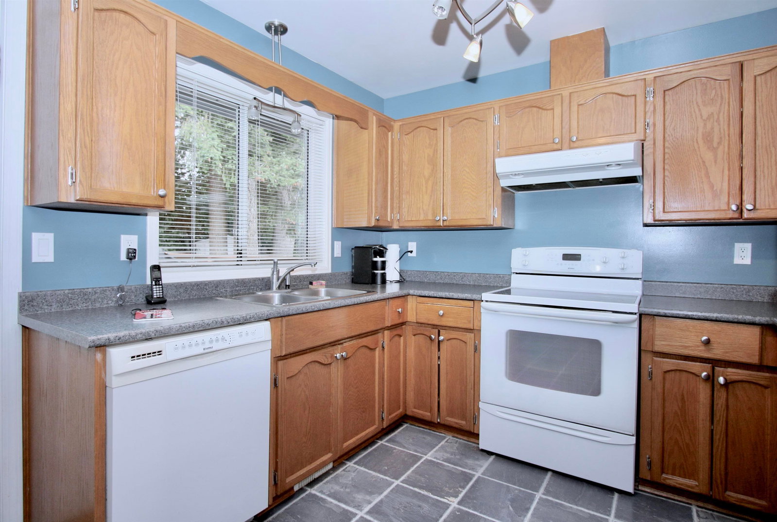 Listing Image 8