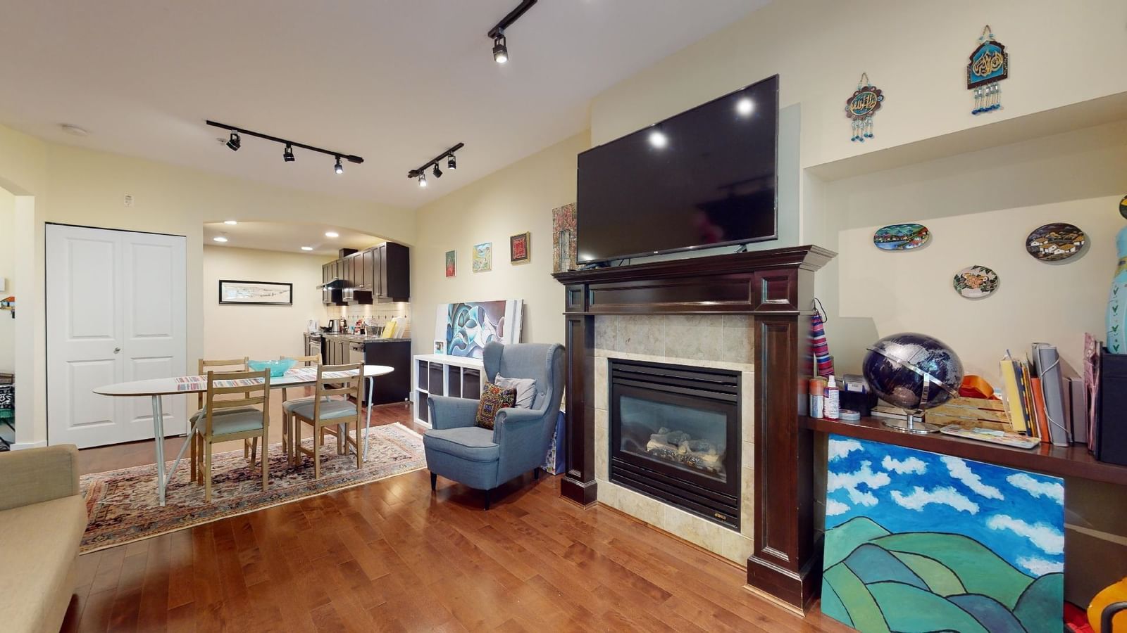 Listing Image 10