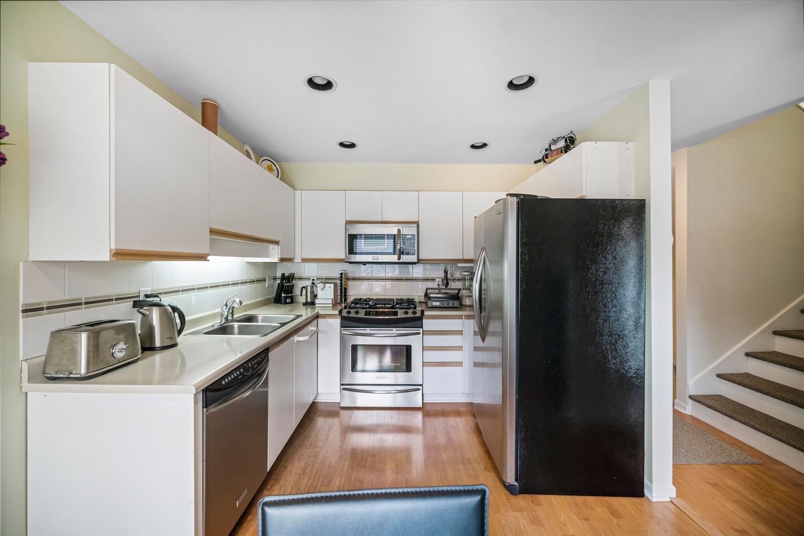 Listing Image 5