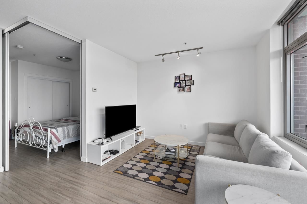Listing Image 6