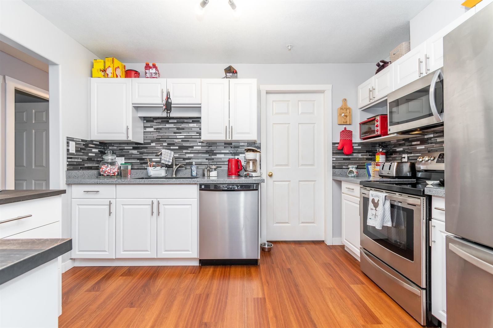 Listing Image 11