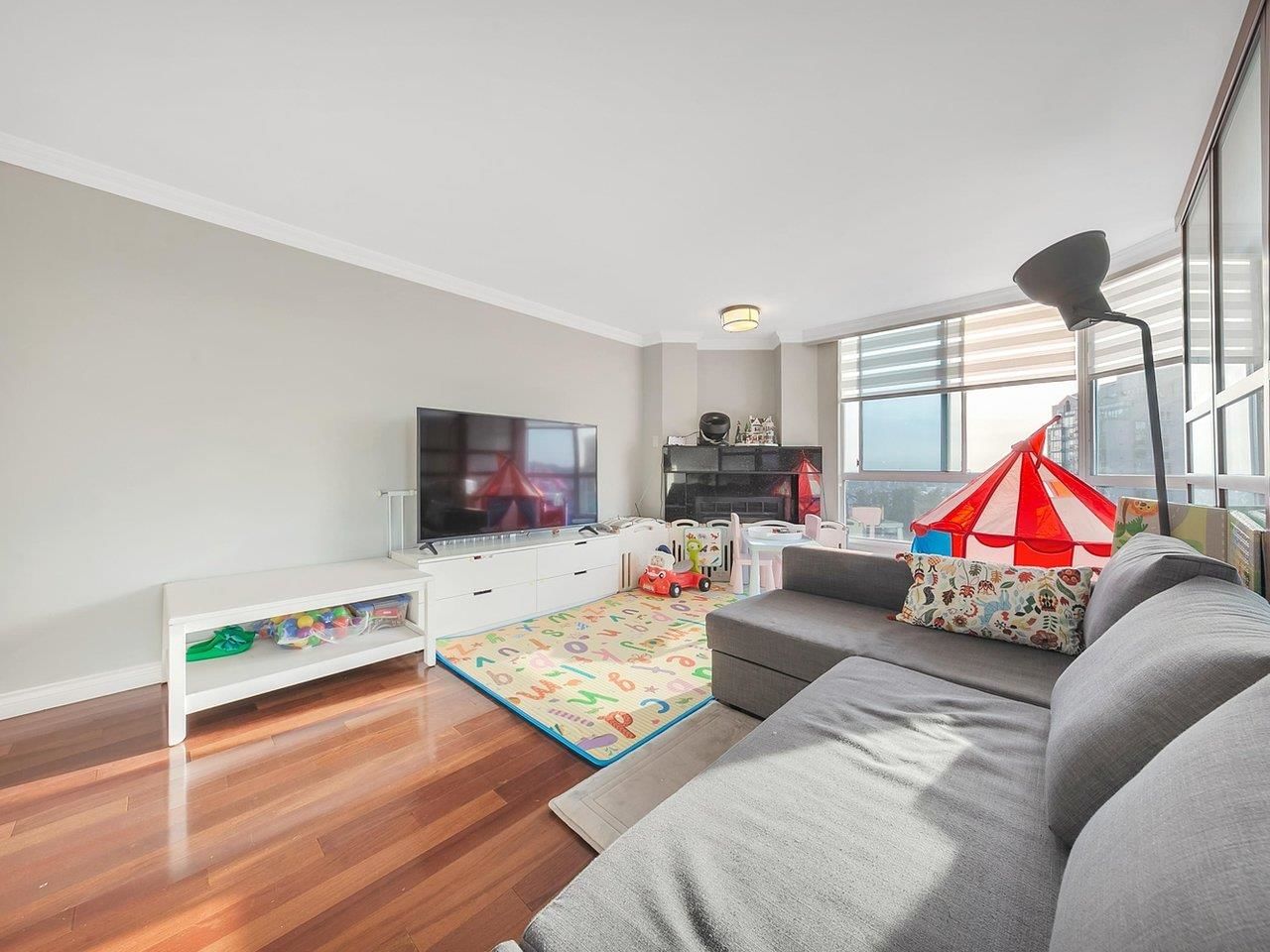 Listing Image 5
