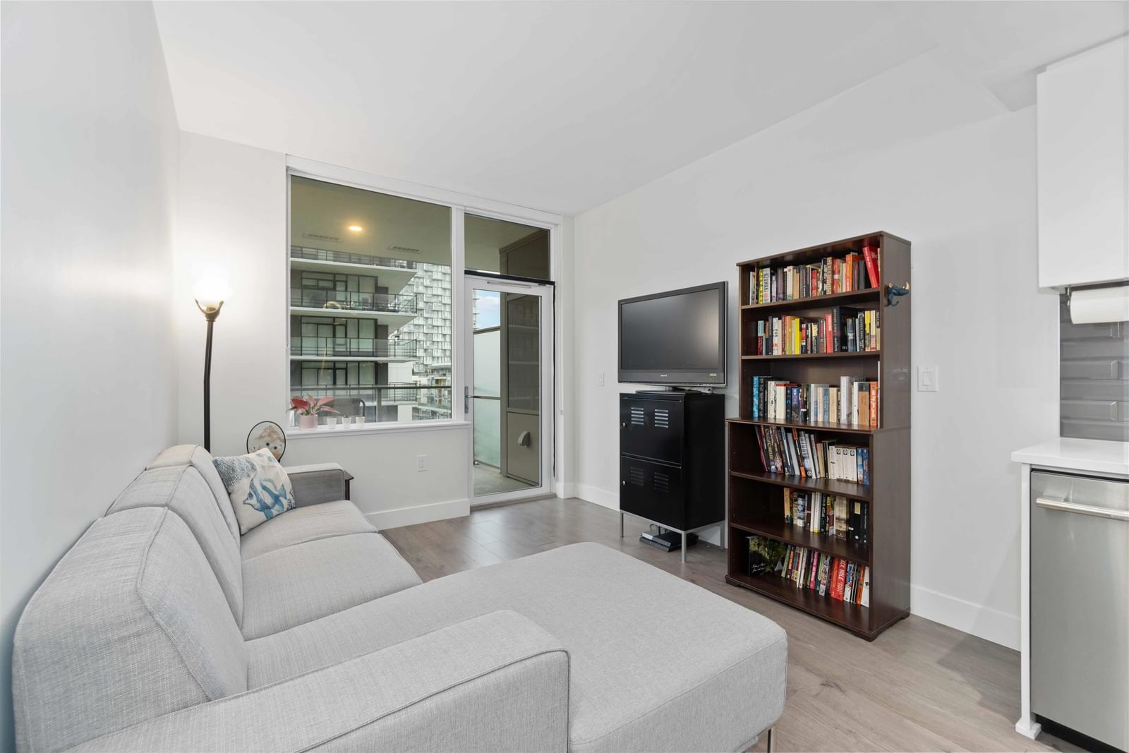Listing Image 8