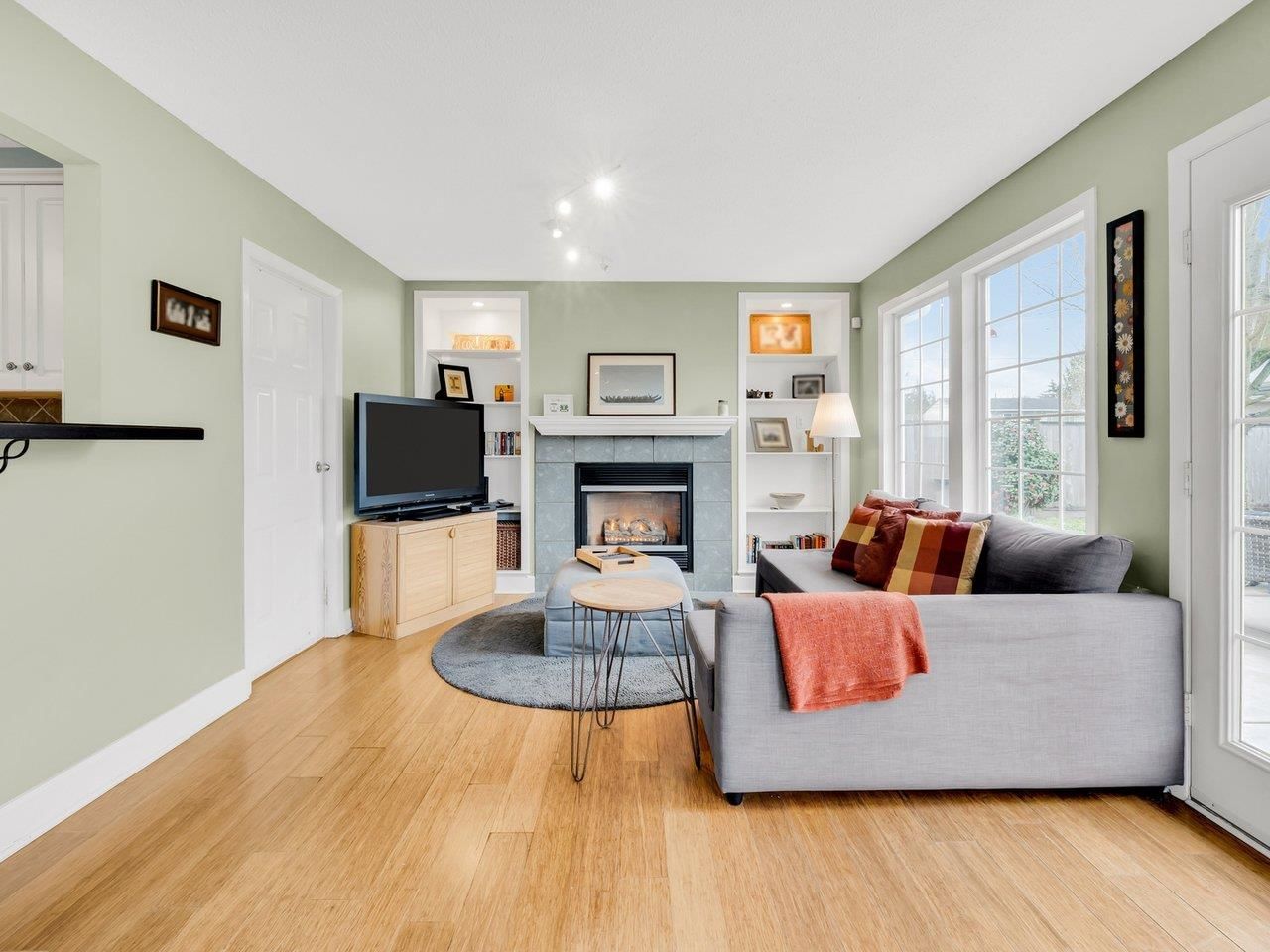Listing Image 11