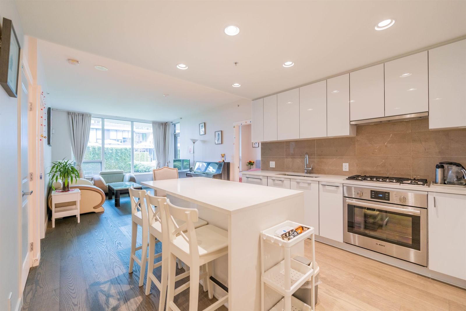 Listing Image 10