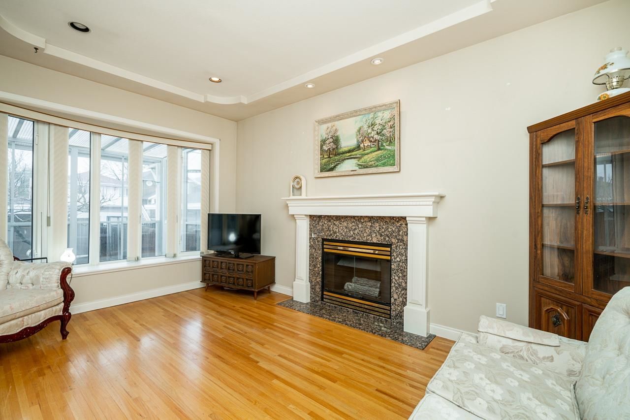 Listing Image 11