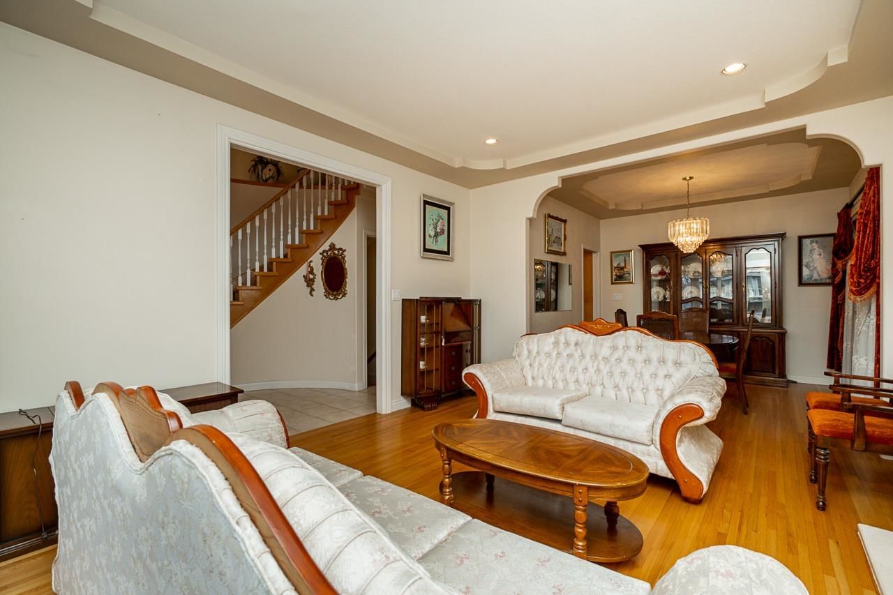 Listing Image 4