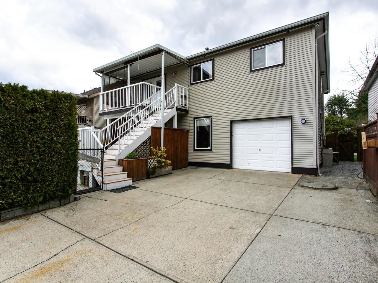 Listing Image 4