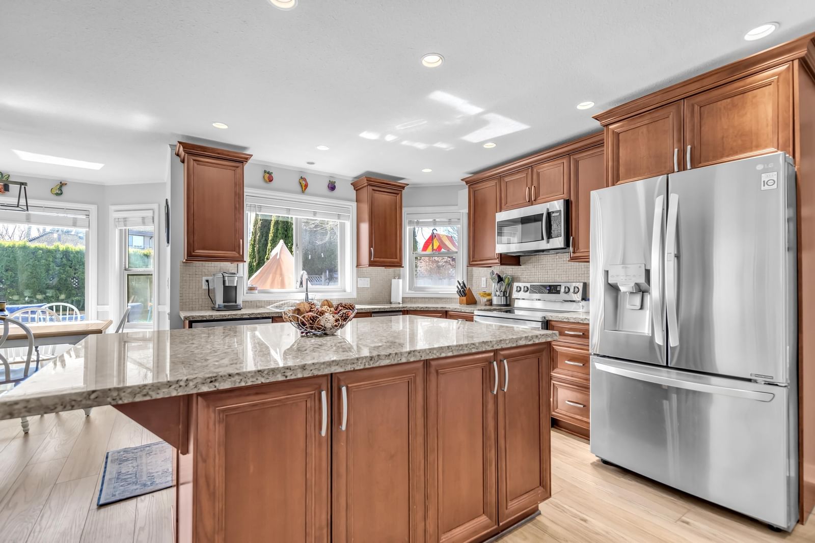 Listing Image 11