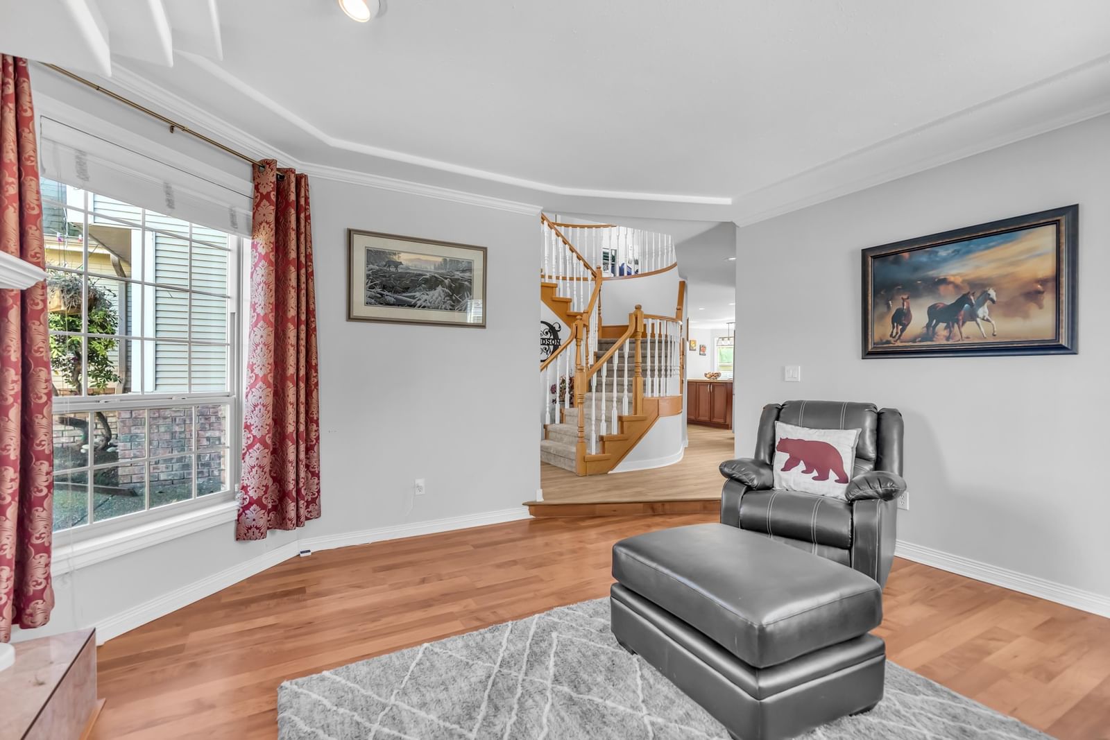 Listing Image 4