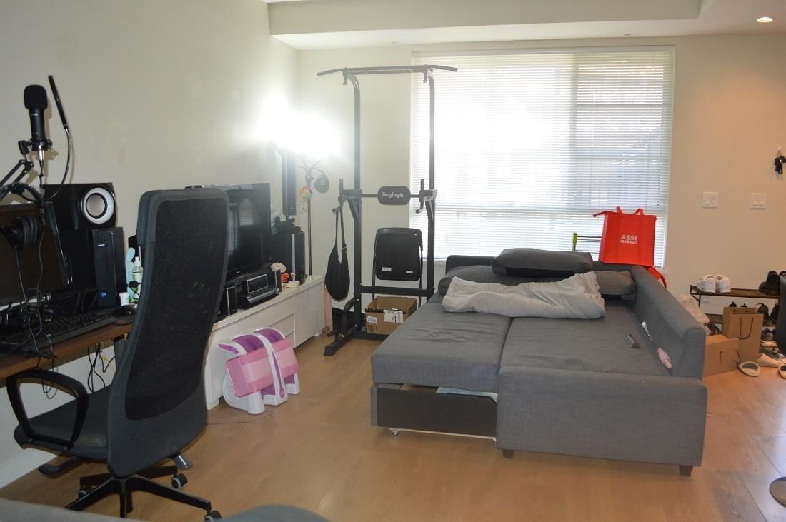 Listing Image 5