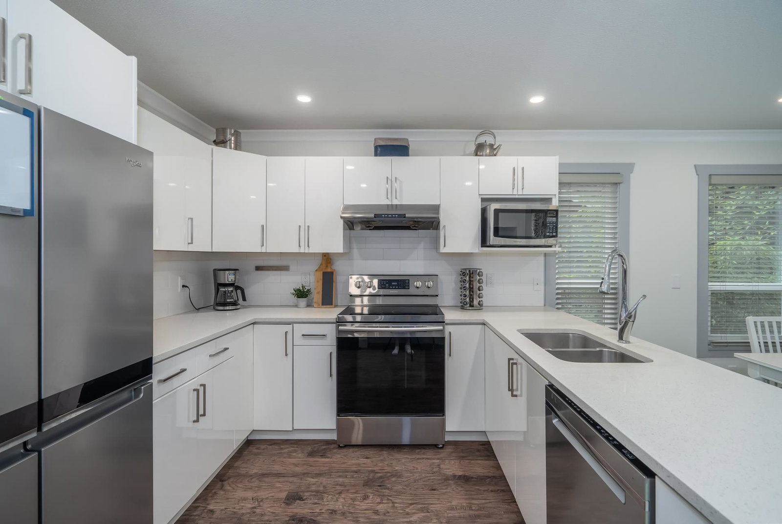 Listing Image 9