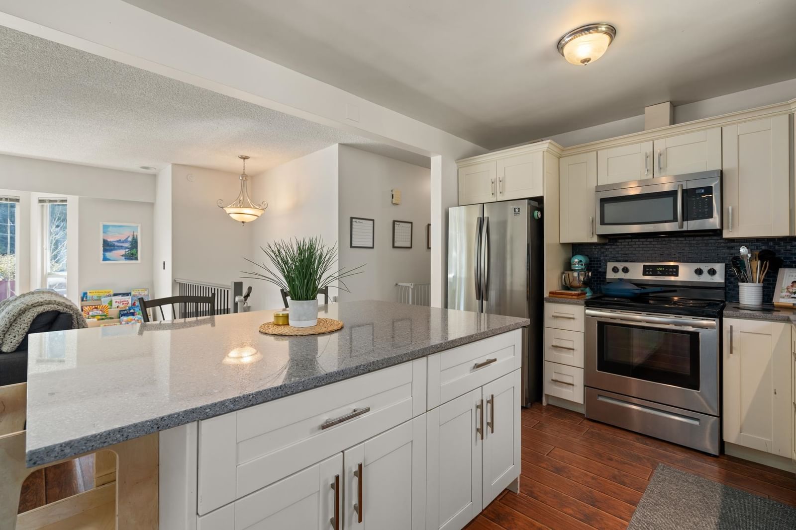 Listing Image 11