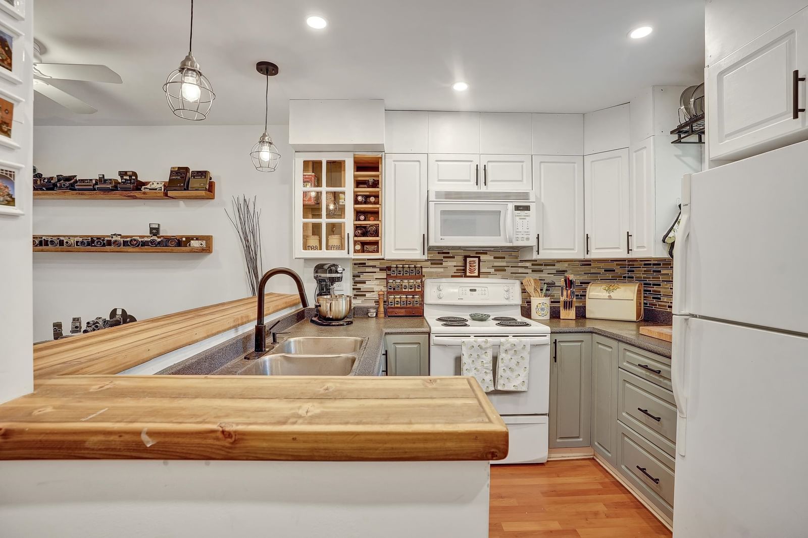 Listing Image 15