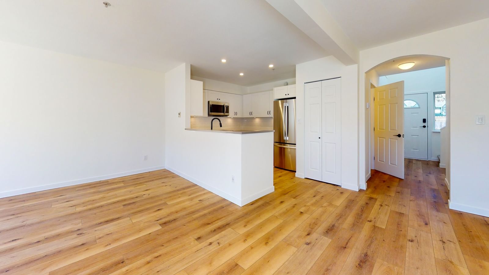 Listing Image 10