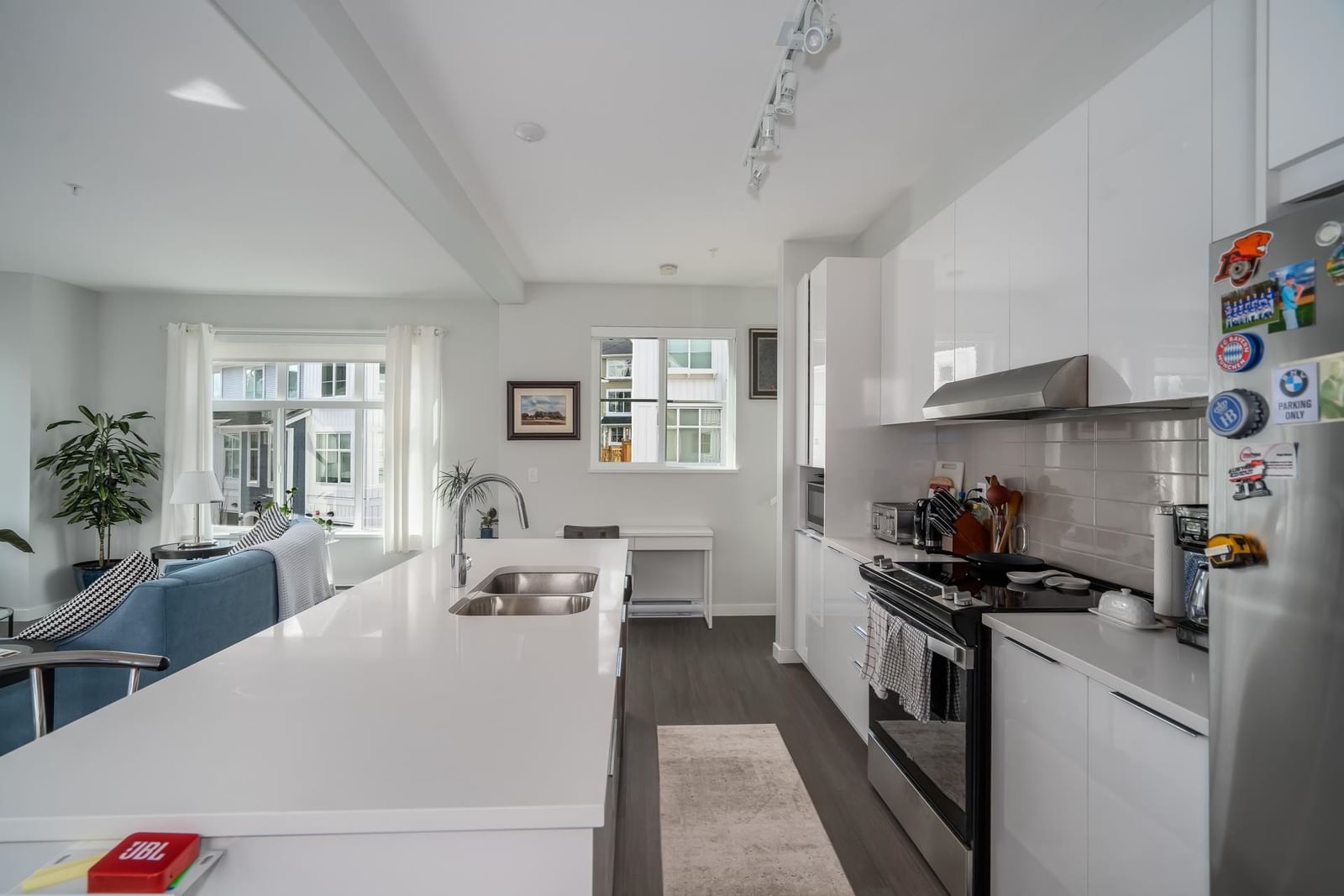 Listing Image 11