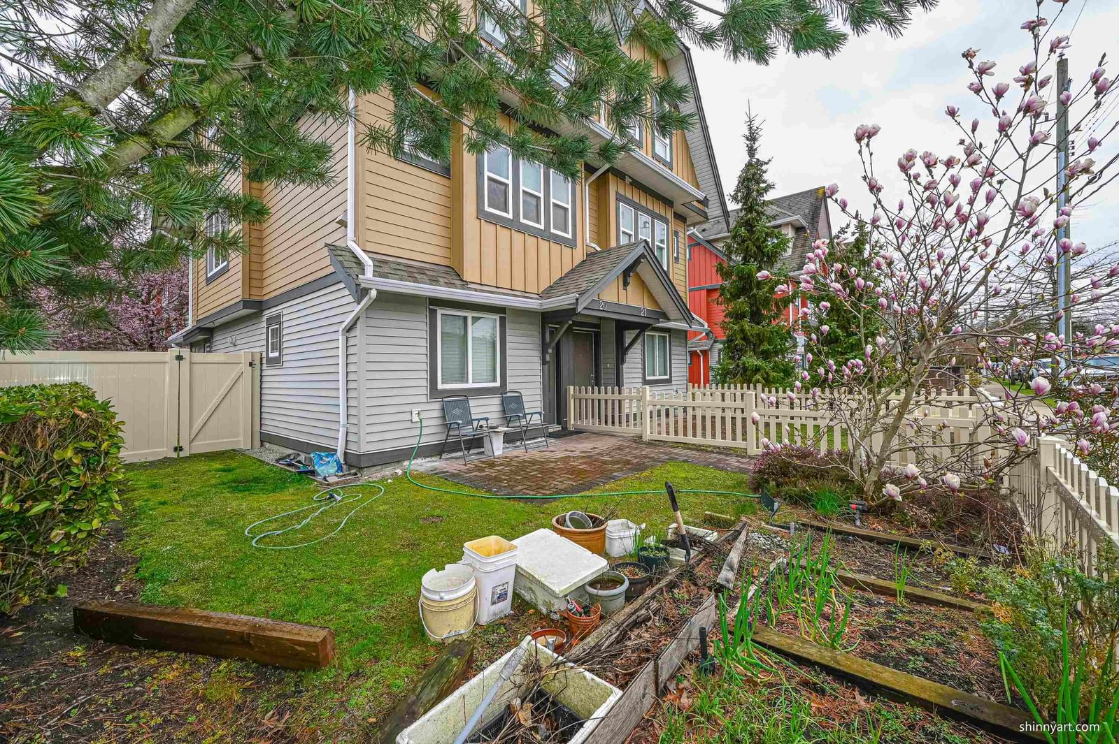 Listing photo 5