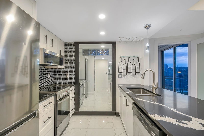 3201 - 183 Keefer Place, Vancouver, V6B 6B9 | Image 2