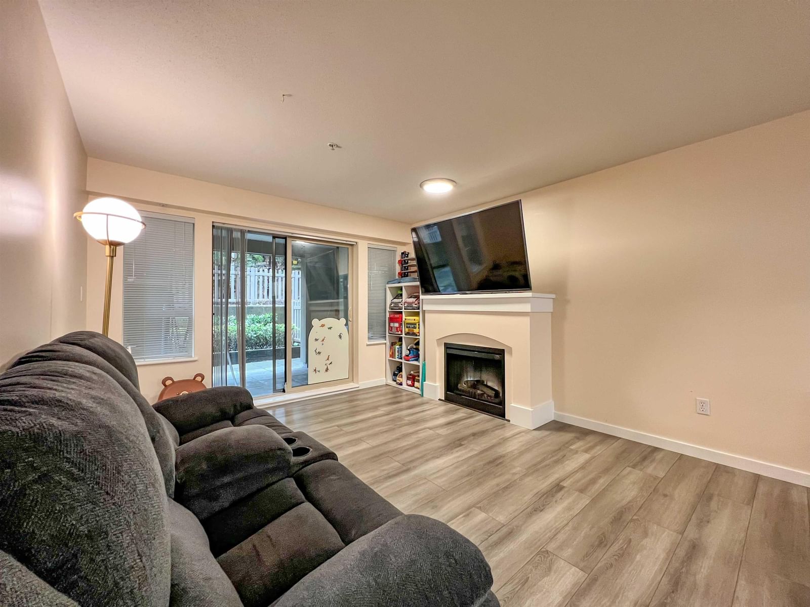 Listing Image 11