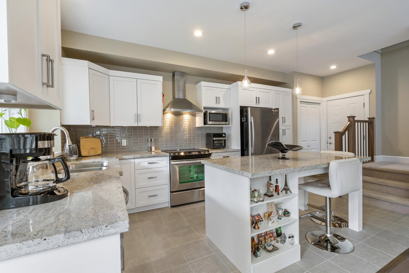 Listing Image 10