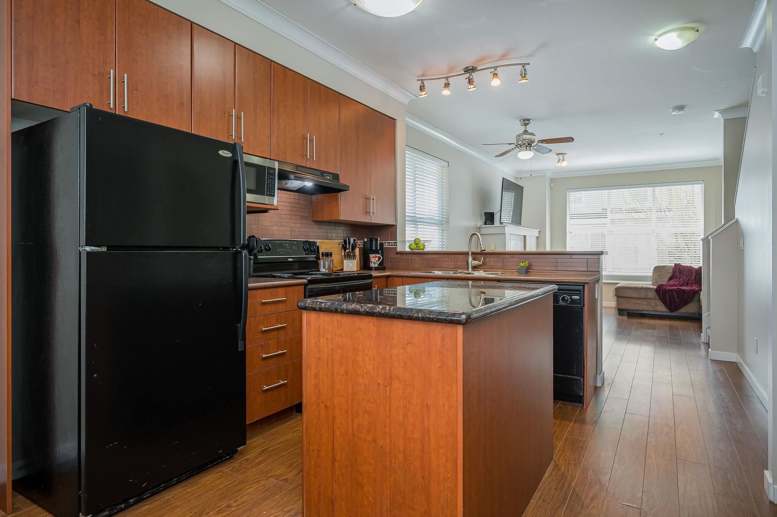 Listing Image 12