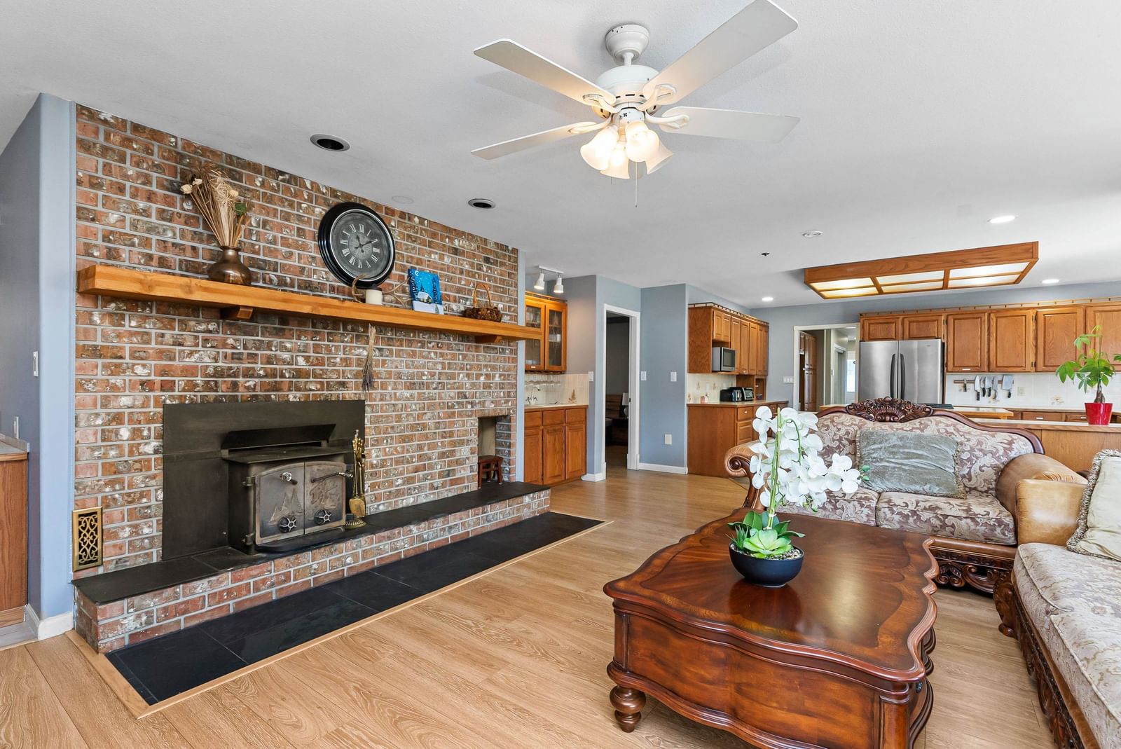 Listing Image 10