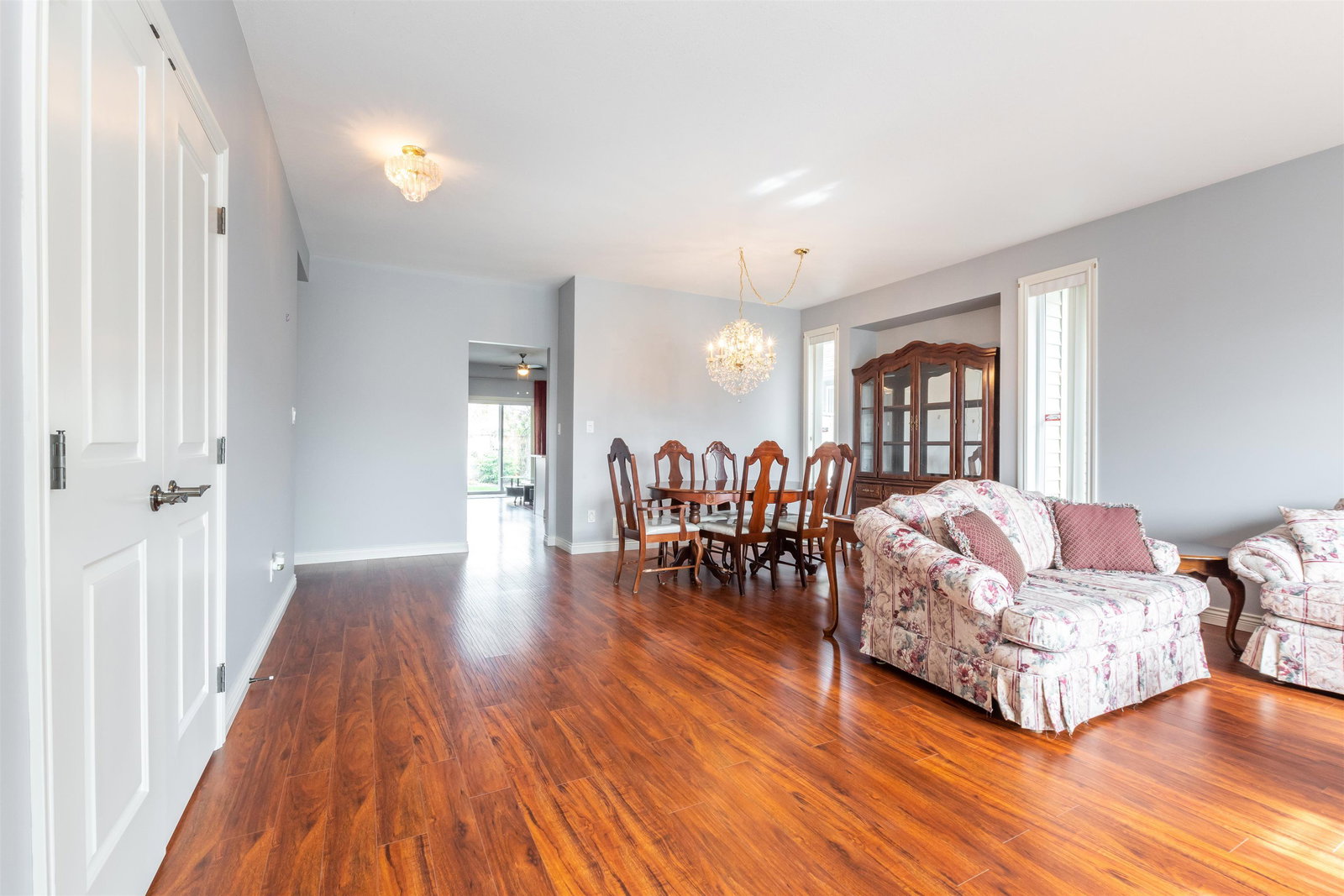 Listing Image 4