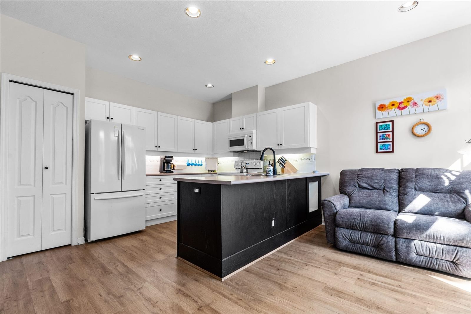 Listing Image 12
