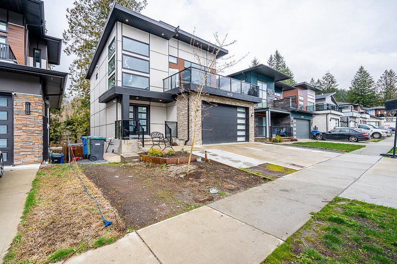 36737 Carl Creek Crescent, Abbotsford, V3G 0H4 | Image 2