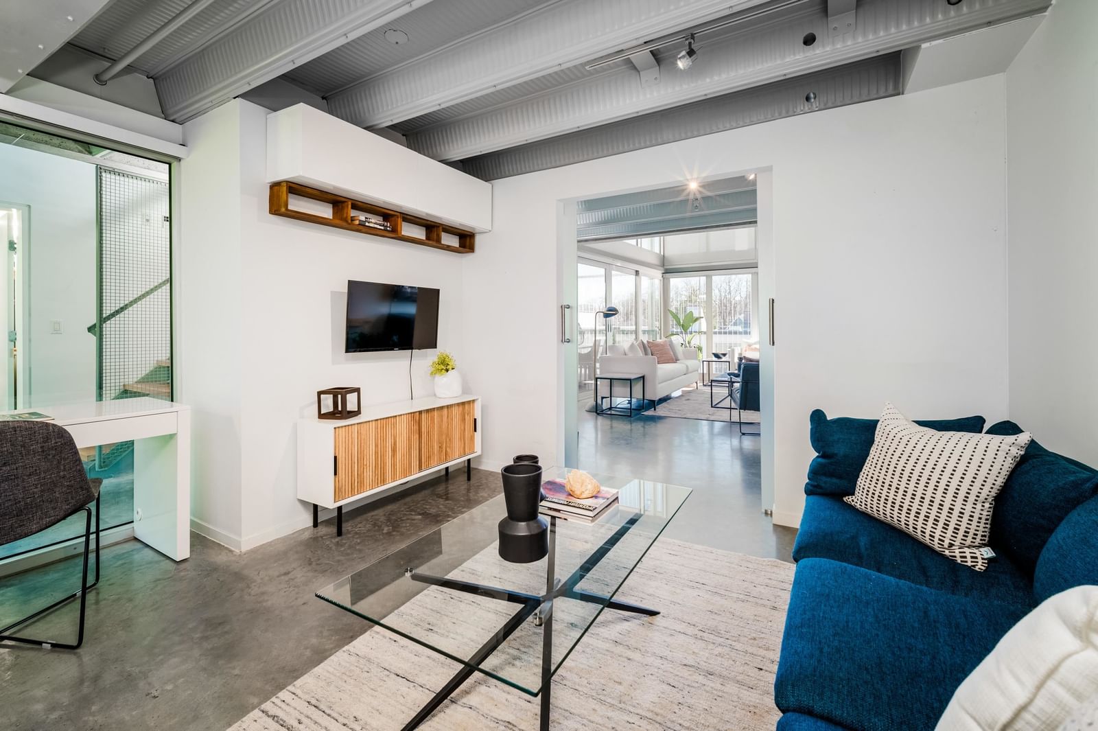 Listing Image 9