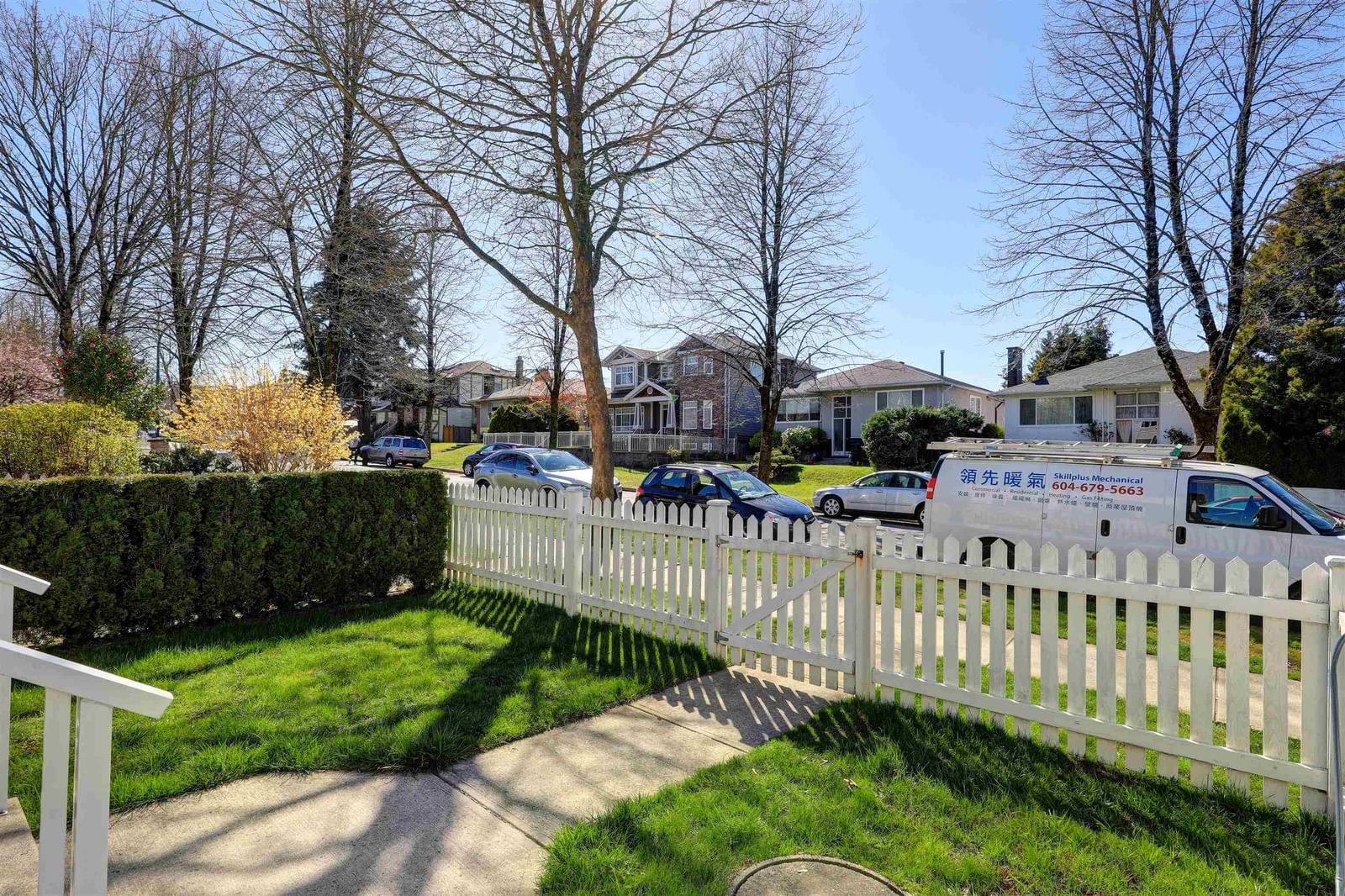Listing Image 4