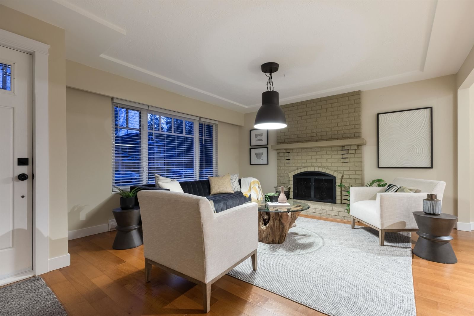 Listing Image 12