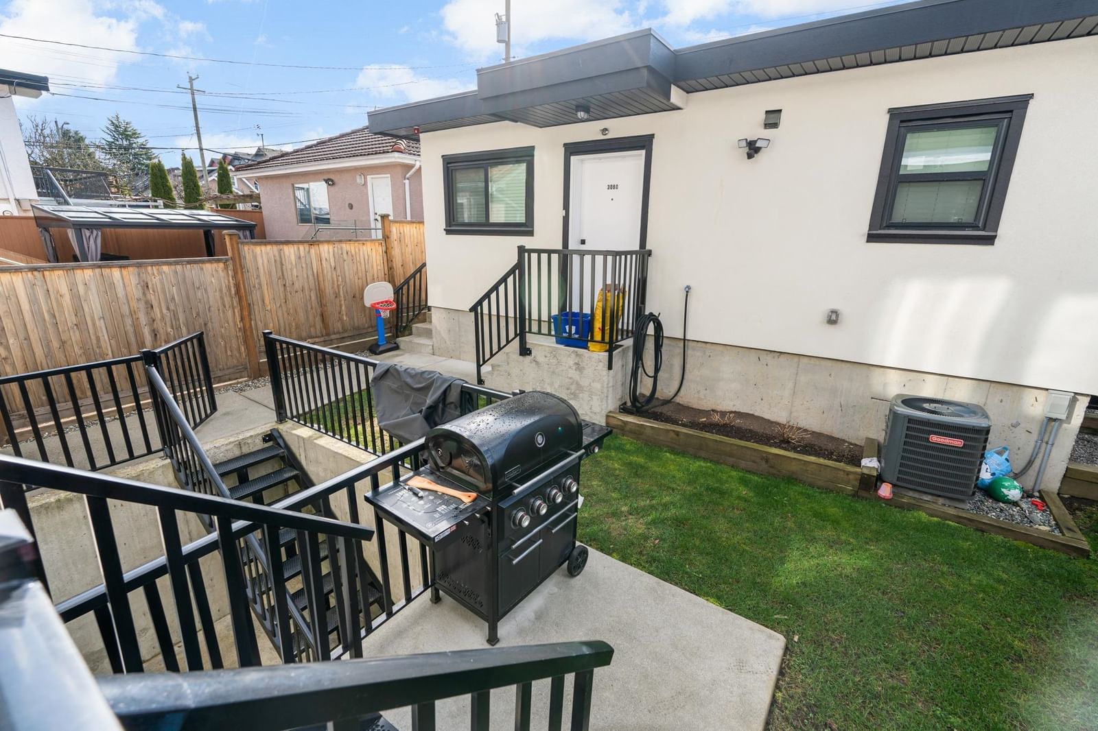 Listing Image 18