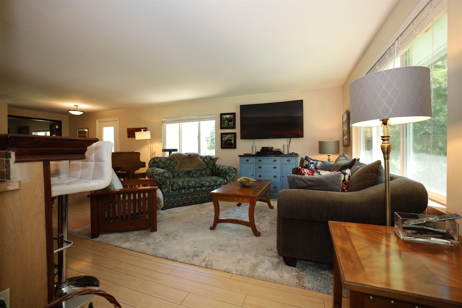 Listing Image 12