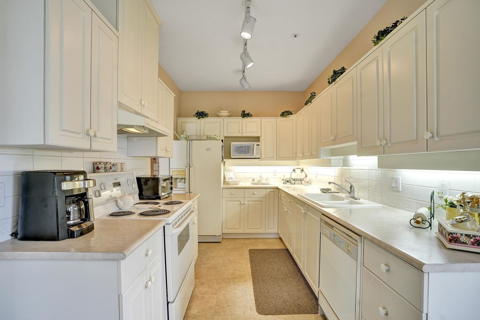 Listing Image 16