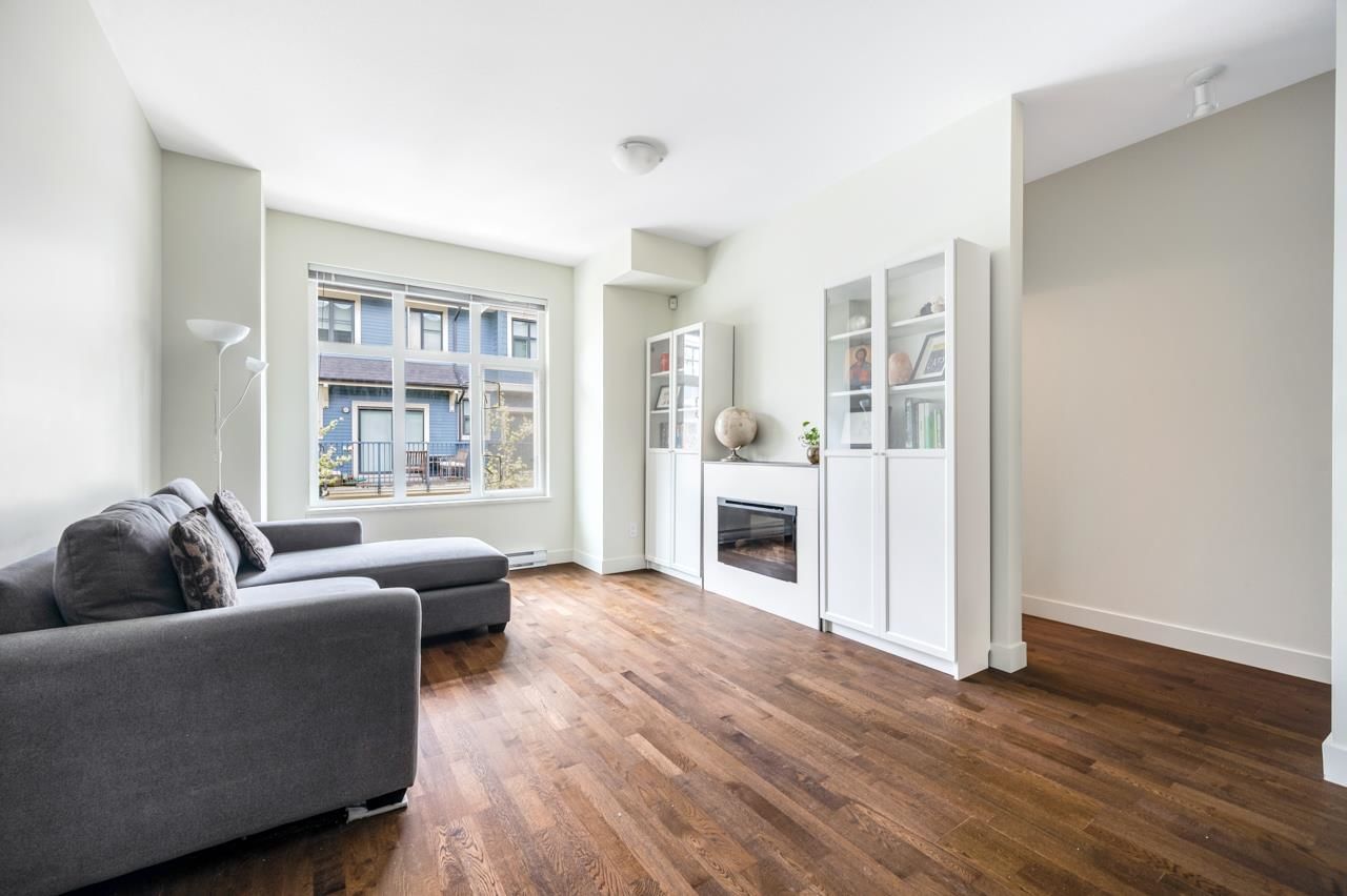 Listing Image 10