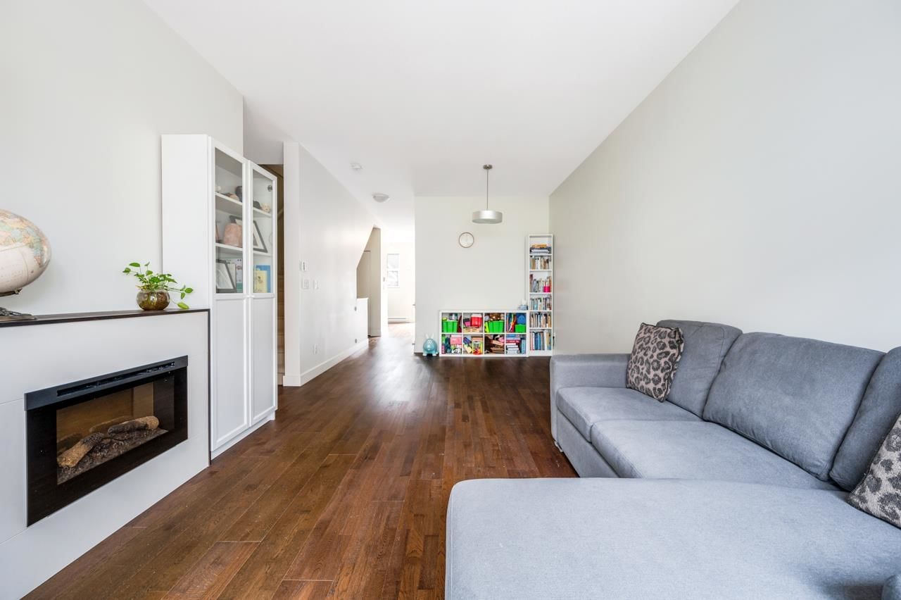 Listing Image 11