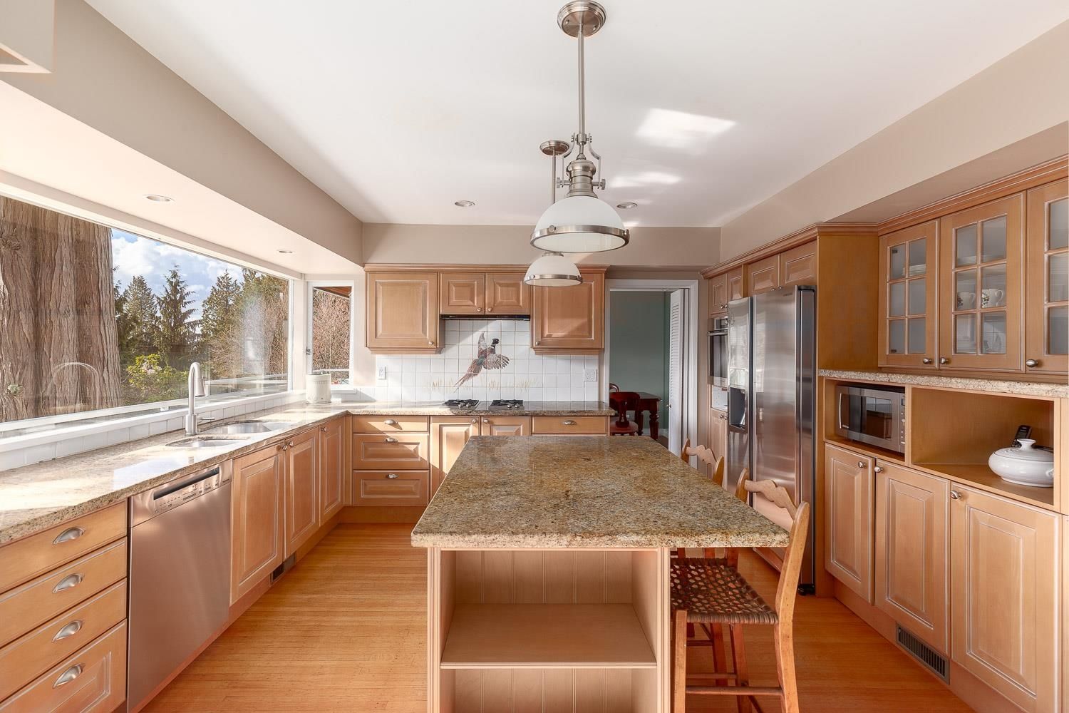 Listing Image 11