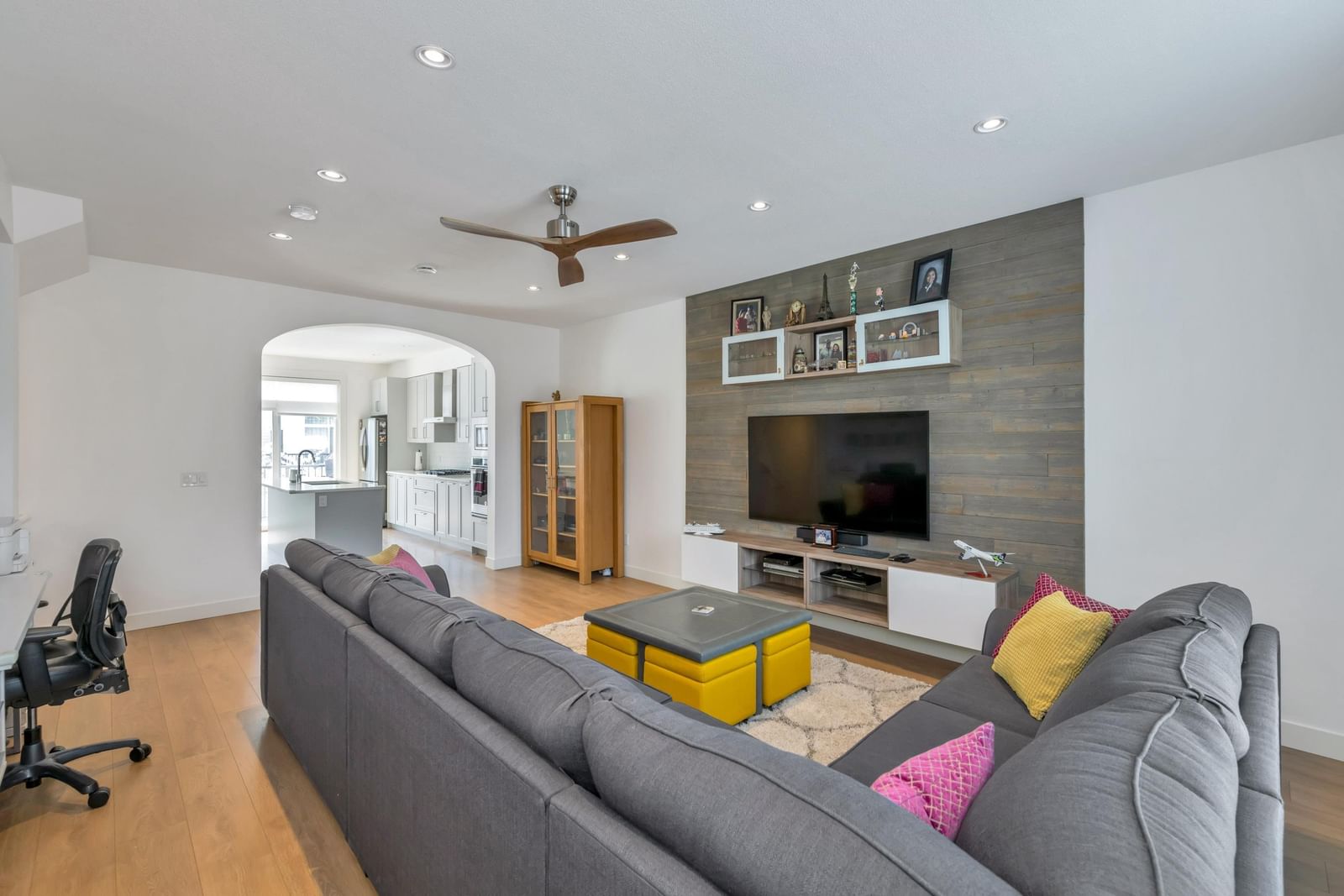 Listing Image 9