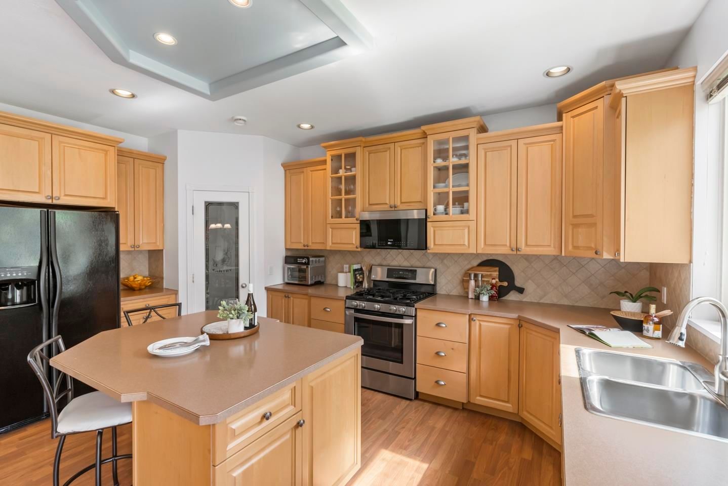 Listing Image 9