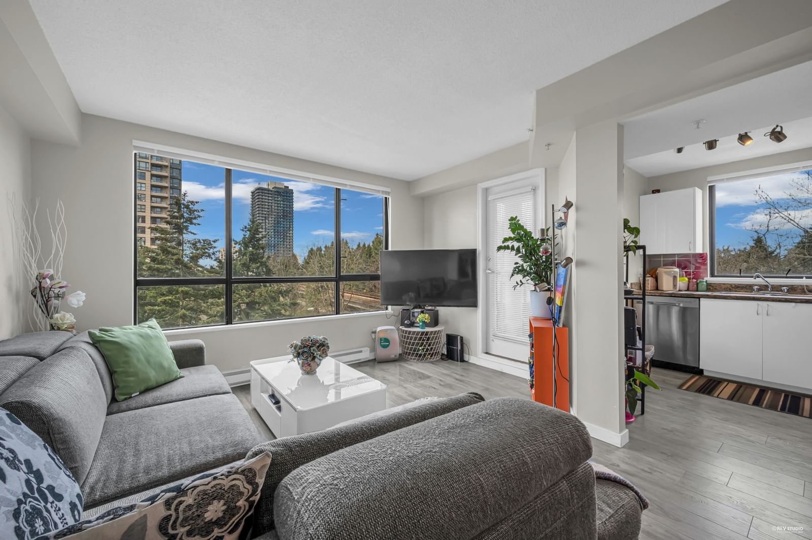 Listing Image 9