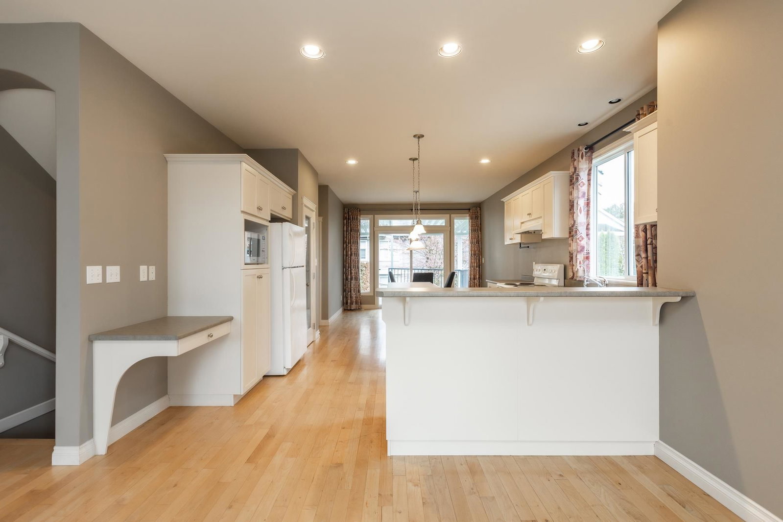 Listing Image 12