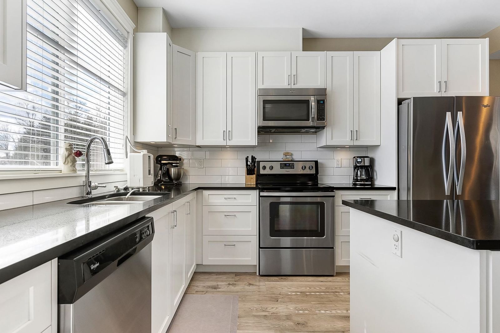 Listing Image 9