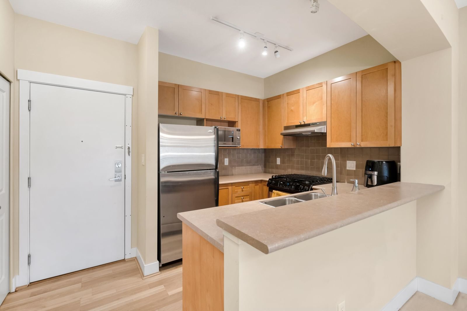 Listing Image 16