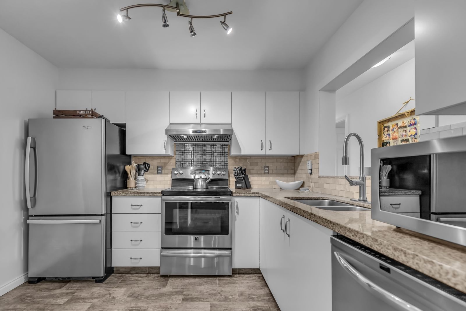 Listing Image 10