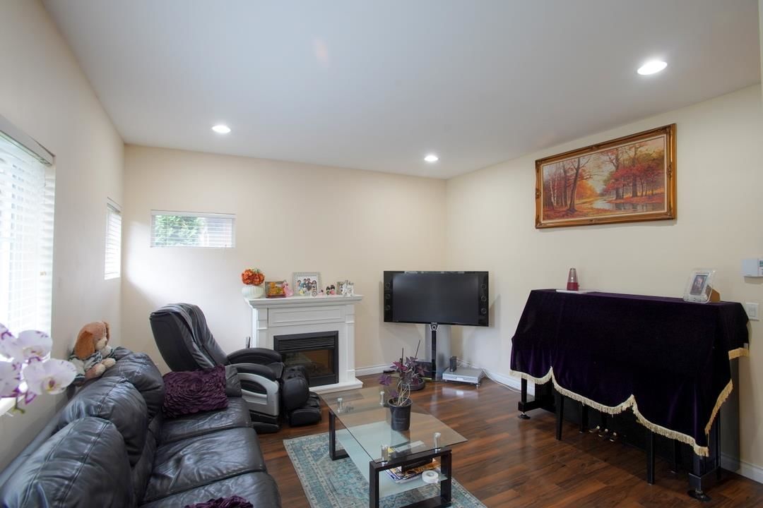 Listing Image 10